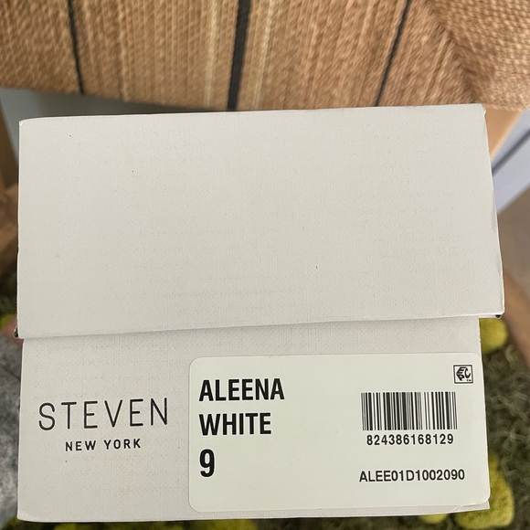 White stud slides - Picture 4 of 7